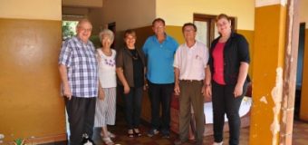 Visita del Padre Pedro Rother al albergue Los Lapachos